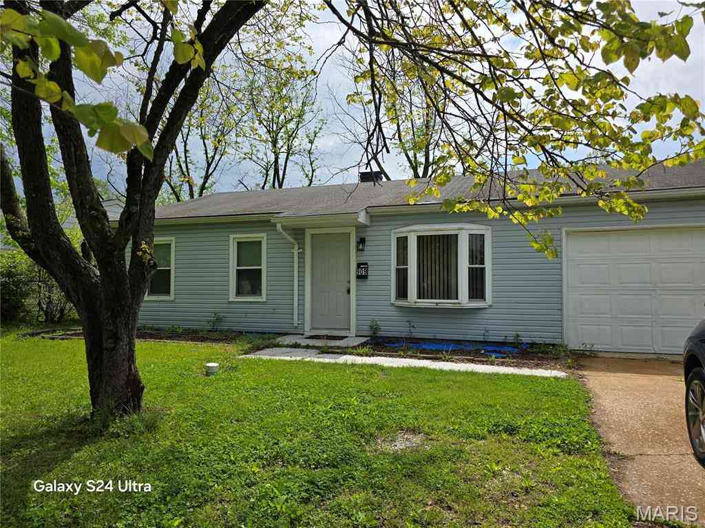 Homes For Sale - 909 Saint Matthew Drive<br/> Cahokia, IL 62206