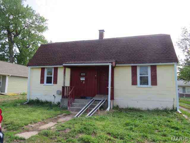 Homes For Sale - 202 Washington Avenue<br/> East Alton, IL 62024