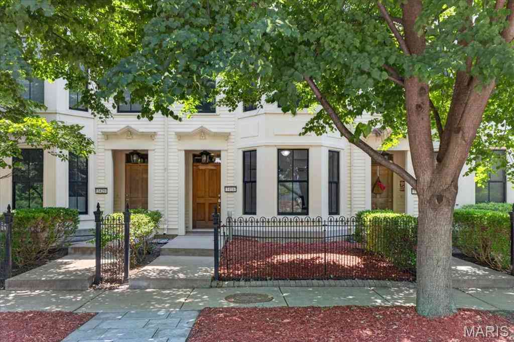 Townhouse For Sale - 3416 Civic Green Drive<br/> Saint Charles, MO 63301