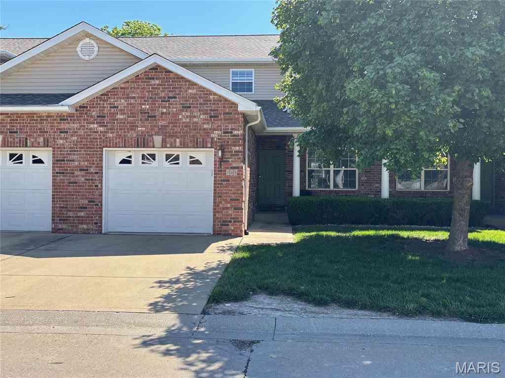 Townhouse For Sale - 745 Erika Street<br/> Saint Clair County, O'Fallon, IL 62269