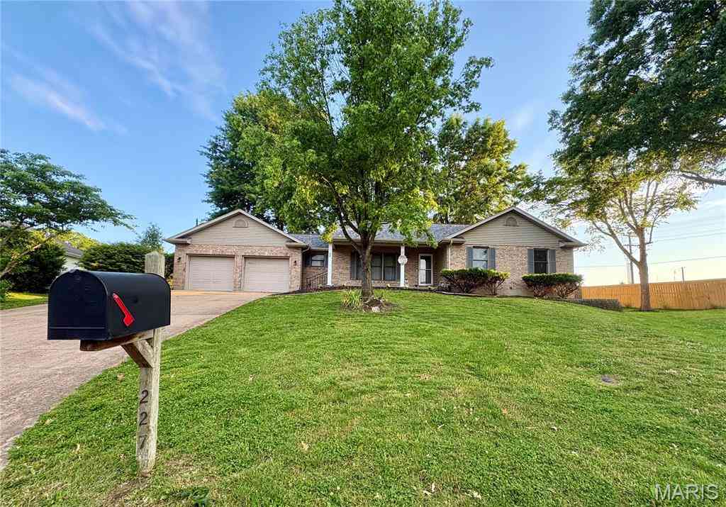 Homes For Sale - 227 Robin Court<br/> Bourbon, MO 65441