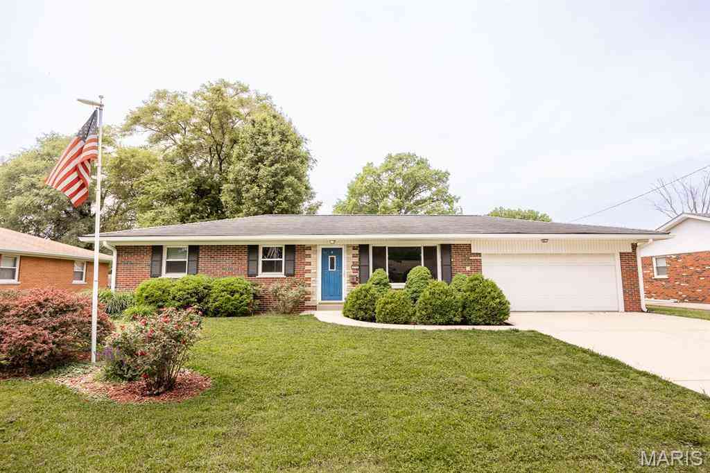 Homes For Sale - 111 Marilyn Avenue<br/> Saint Clair County, Belleville, IL 62226