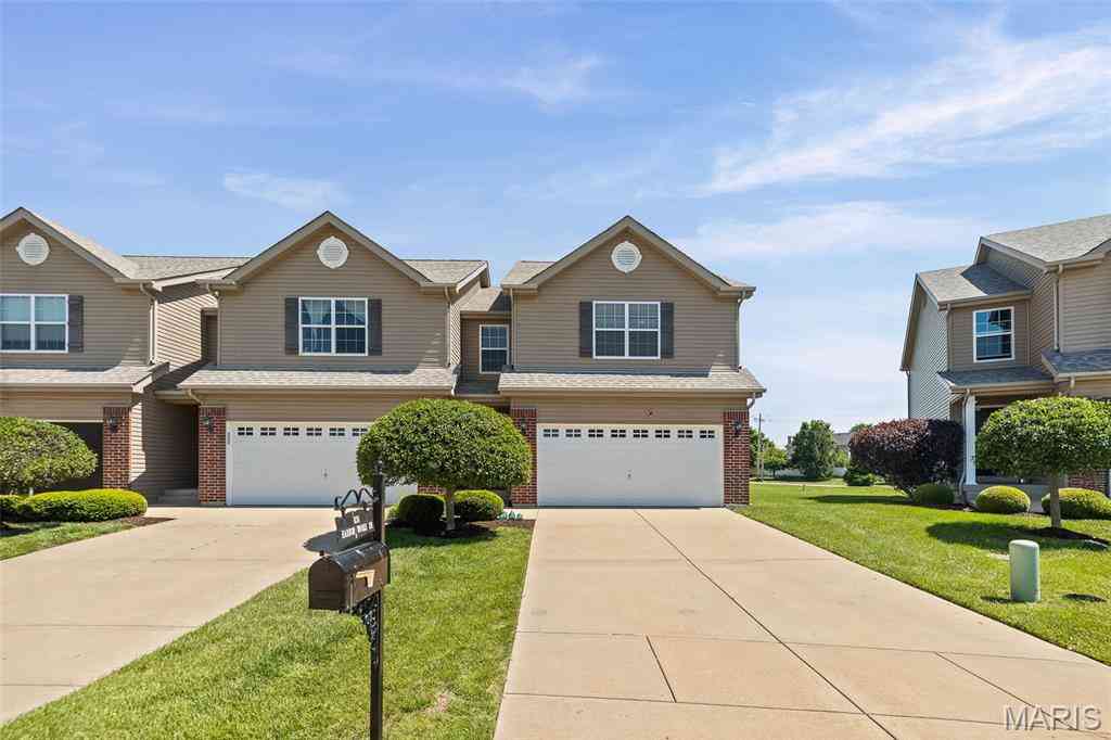 Townhouse For Sale - 836 Harbor Woods Drive<br/> Saint Clair County, Fairview Heights, IL 62208