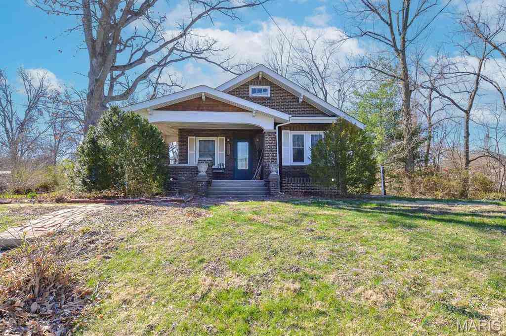 Homes For Sale - 717 Crestwood Drive<br/> Godfrey, IL 62035