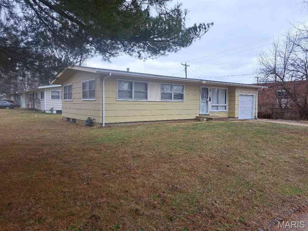 Homes For Sale - 3100 Canfield Drive<br/> Ferguson, MO 63136