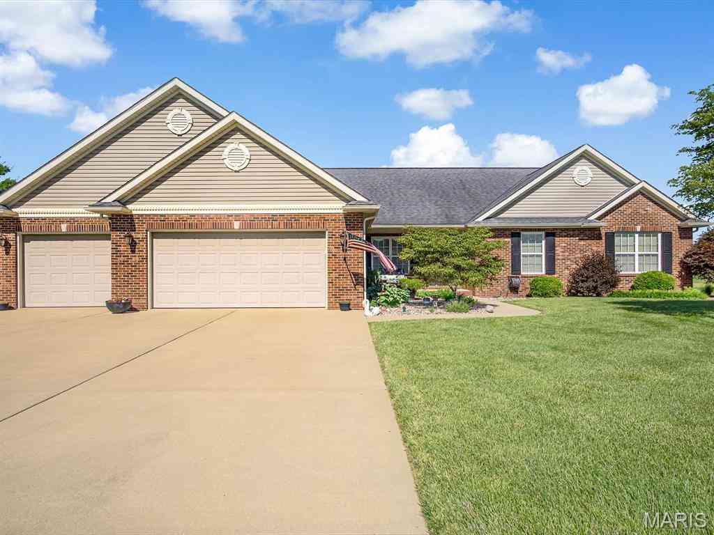 Homes For Sale - 4020 Autumn Oak Drive<br/> Smithton, IL 62285