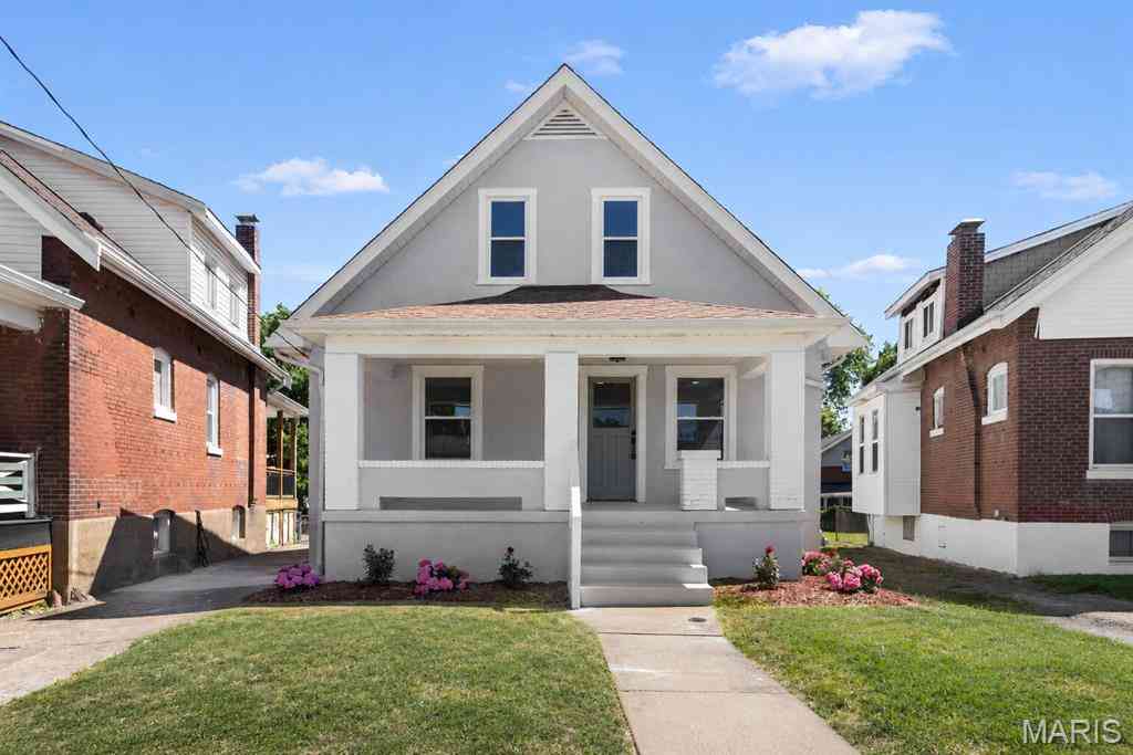 Homes For Sale - 7356 Marietta Avenue<br/> Maplewood, MO 63143