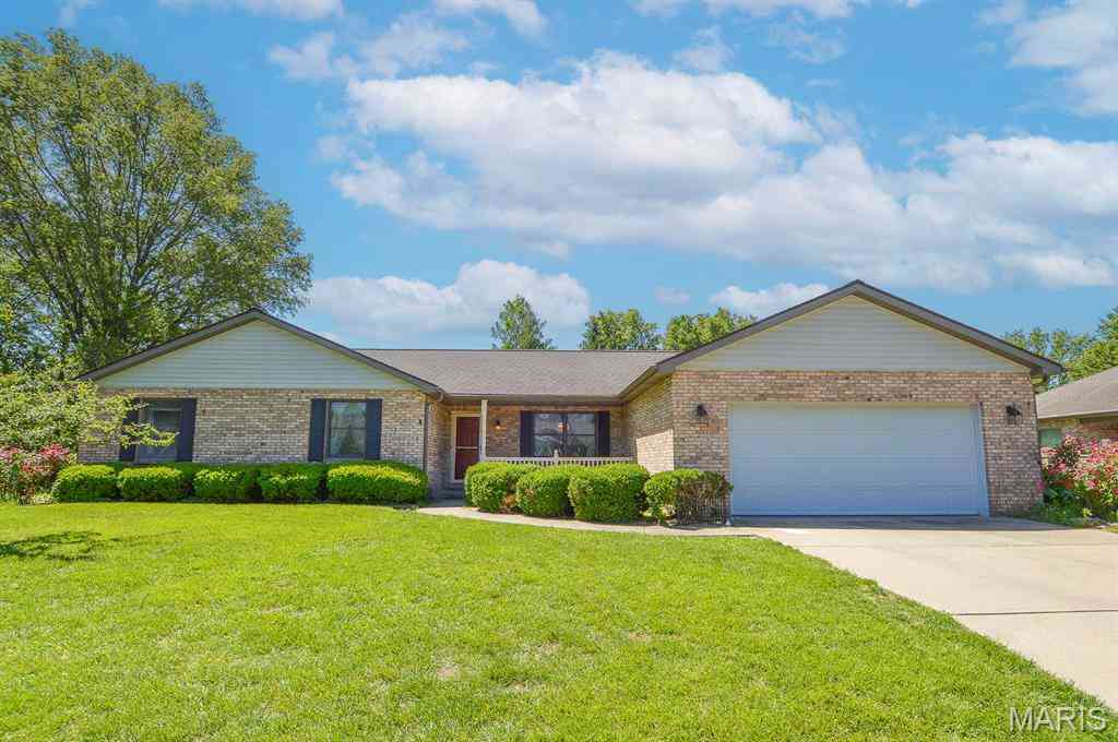 Homes For Sale - 230 Winterberry Drive<br/> Saint Clair County, Belleville, IL 62220