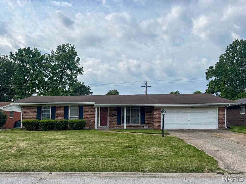 Homes For Sale - 73 Bedford Drive<br/> Saint Clair County, Belleville, IL 62226