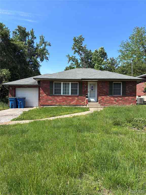 Homes For Sale - 1103 Powell Avenue<br/> Collinsville, IL 62234