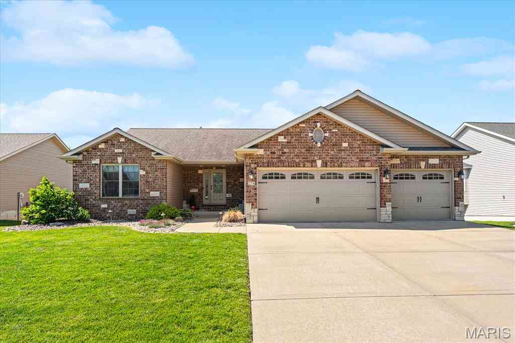 Homes For Sale - 278 Shadowbrooke<br/> Madison County, Troy, IL 62294