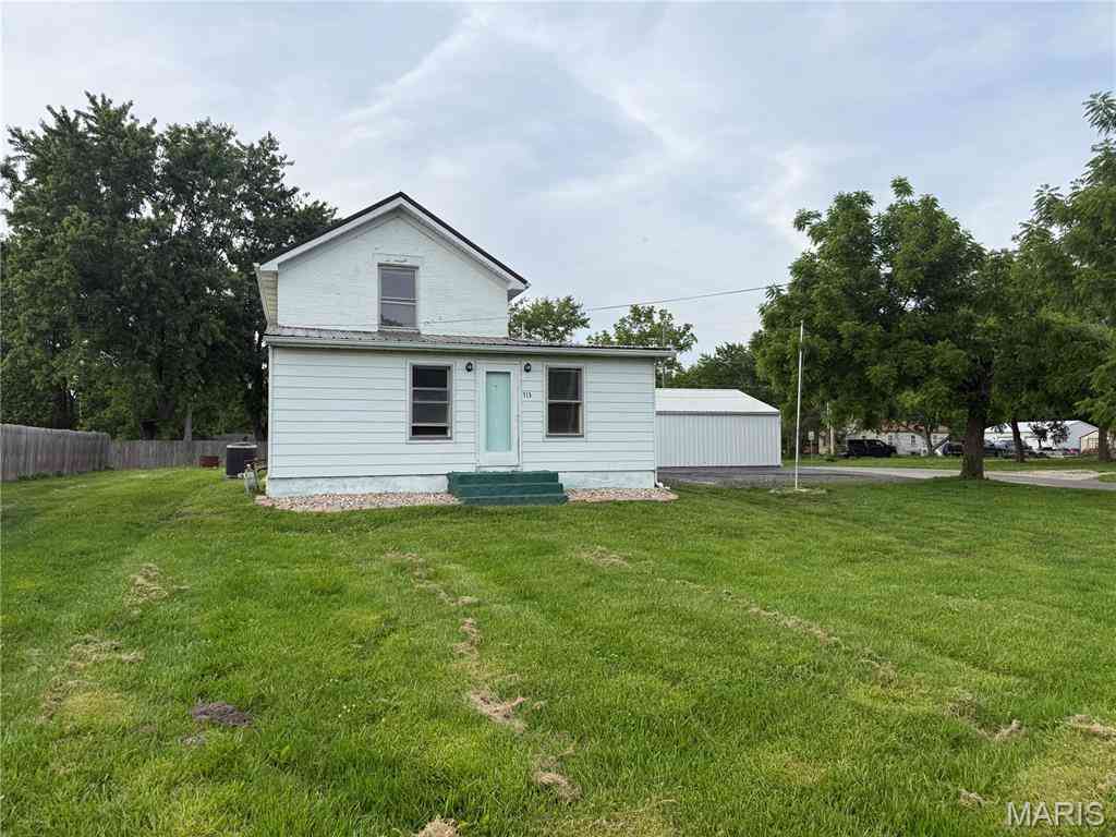 Homes For Sale - 713 E Warren Street<br/> Macoupin County, Bunker Hill, IL 62014