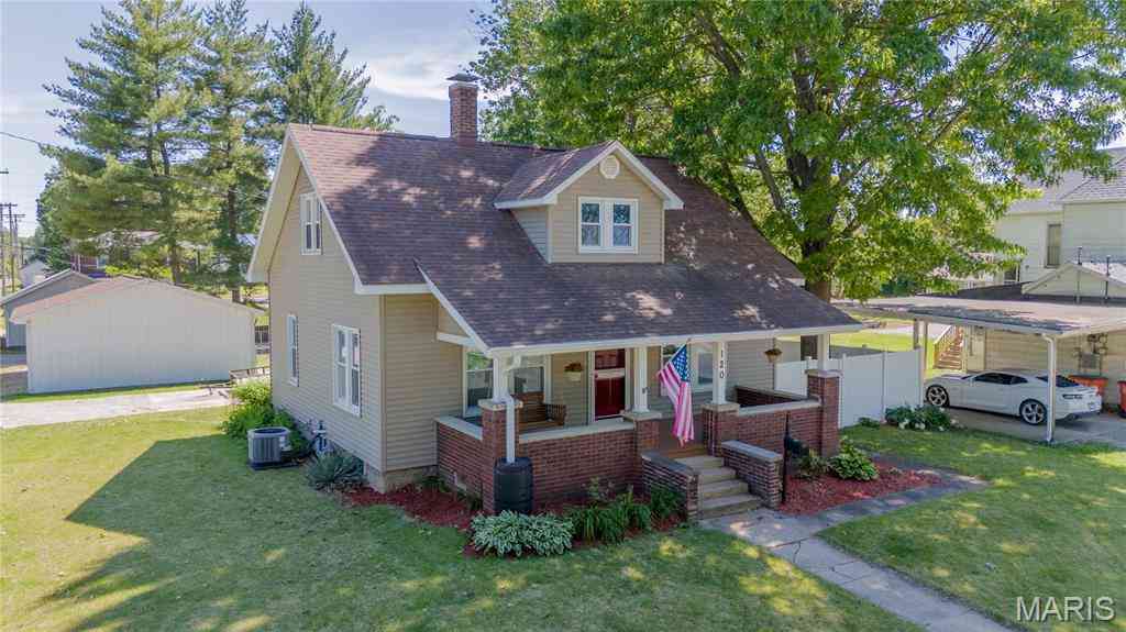 Homes For Sale - 120 W Saint Clair Street<br/> Vandalia, IL 62471