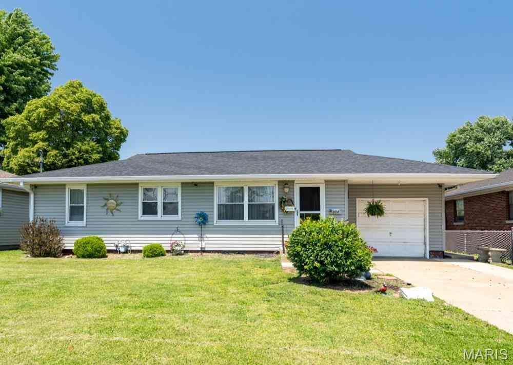 Homes For Sale - 804 Ewing Street<br/> East Alton, IL 62024