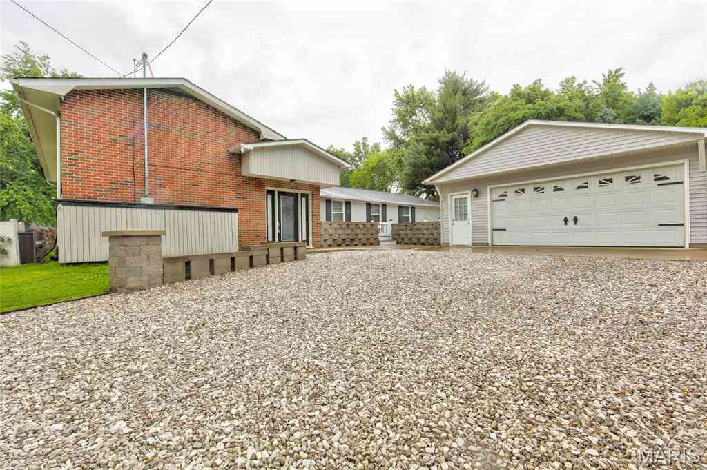 Homes For Sale - 145 Maywood Drive<br/> East Alton, IL 62024