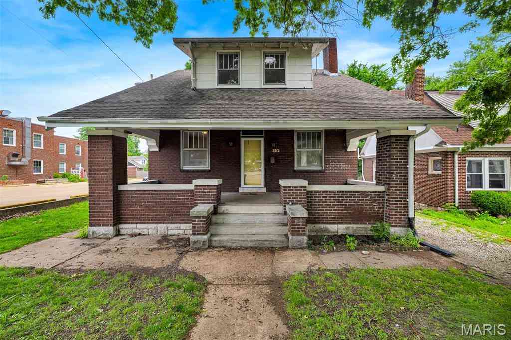 Homes For Sale - 2312 Bellevue Avenue<br/> Maplewood, MO 63143