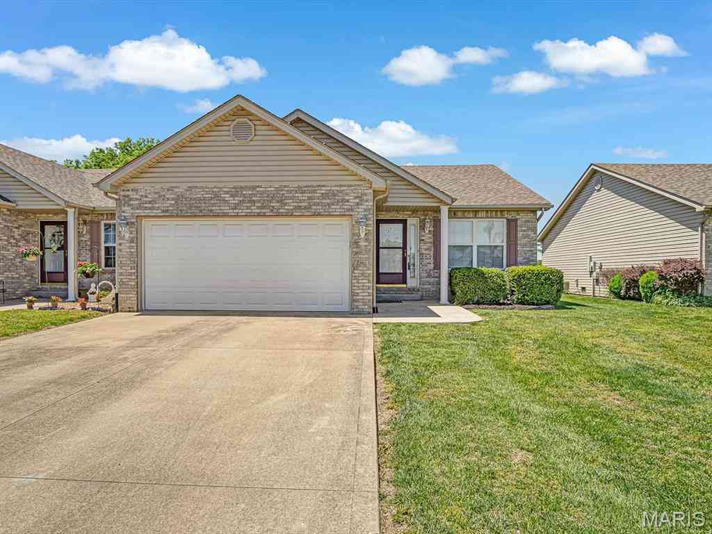 Villa For Sale - 211 Alamosa Drive<br/> Saint Clair County, Freeburg, IL 62243