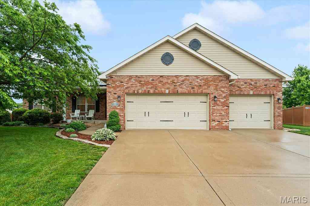 Homes For Sale - 1305 Greenbank Way<br/> Saint Clair County, O'Fallon, IL 62269