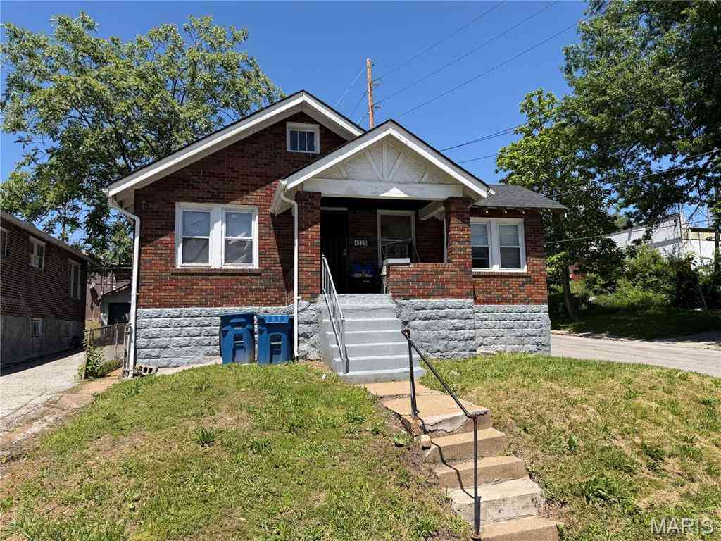 Homes For Sale - 4325 Rosewood Avenue<br/> Pine Lawn, MO 63120