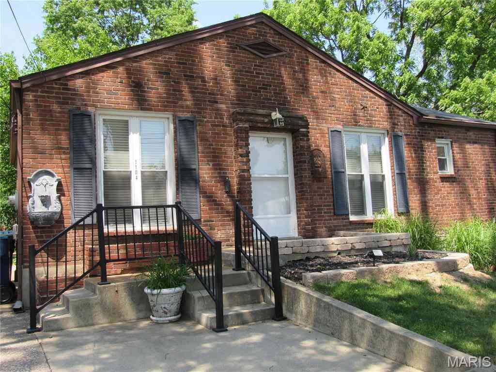 Homes For Sale - 1104 Danforth Street<br/> Alton, IL 62002