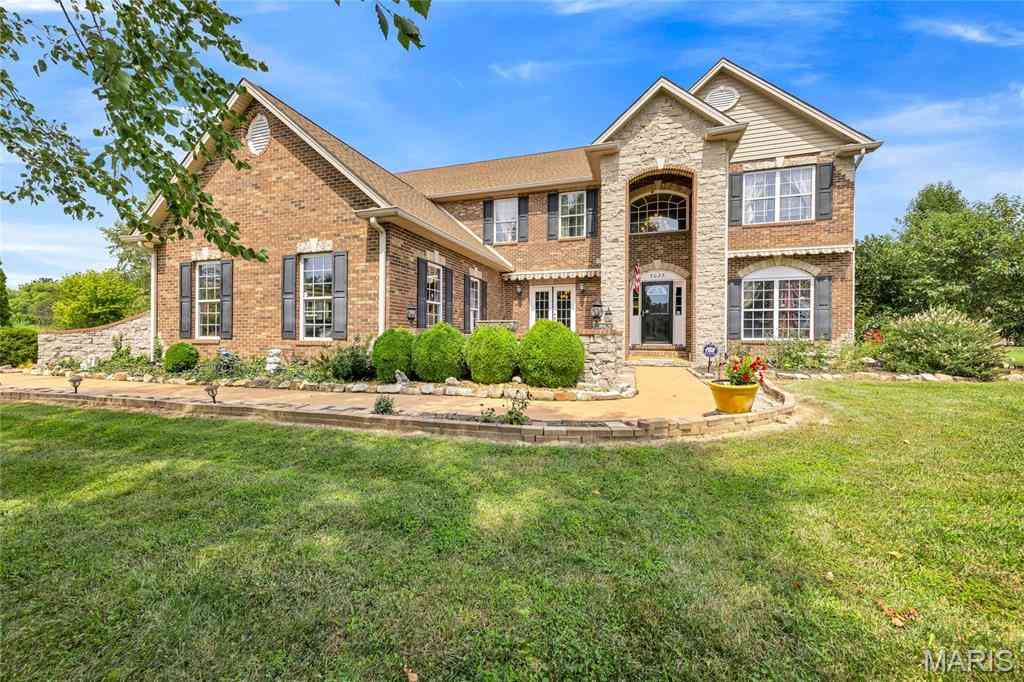 Homes For Sale - 5025 Edinburg Court<br/> Saint Clair County, Columbia, IL 62236