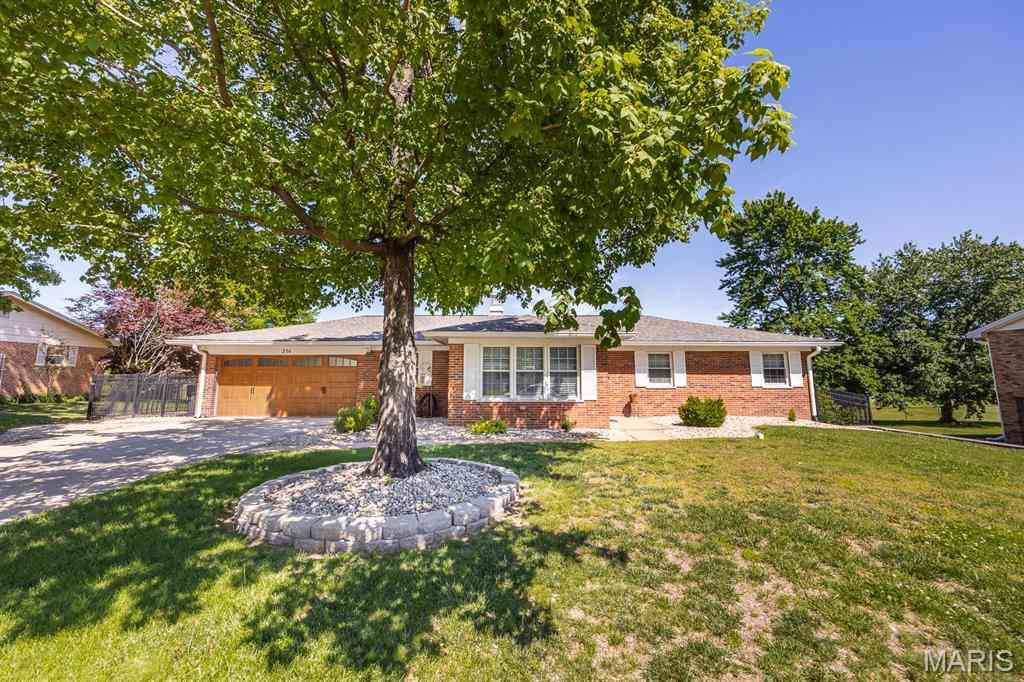 Homes For Sale - 214 Winthrop Drive<br/> Saint Clair County, Belleville, IL 62221