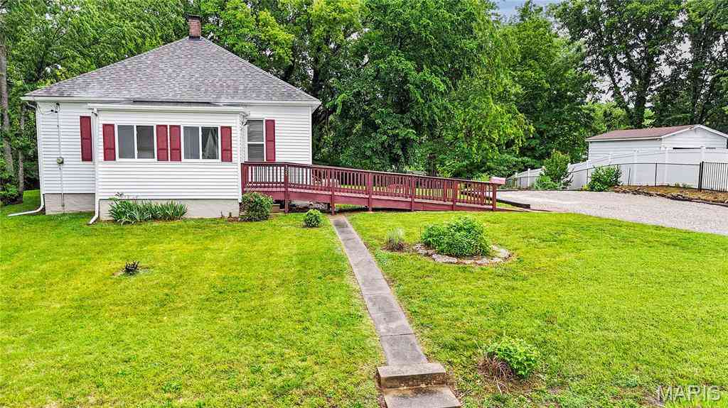 Homes For Sale - 325 Garesche Street<br/> Madison County, Collinsville, IL 62234