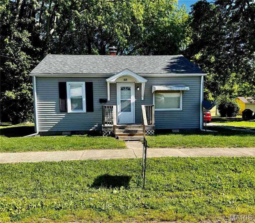 Homes For Sale - 819 E Washington Avenue<br/> Bond County, Greenville, IL 62246