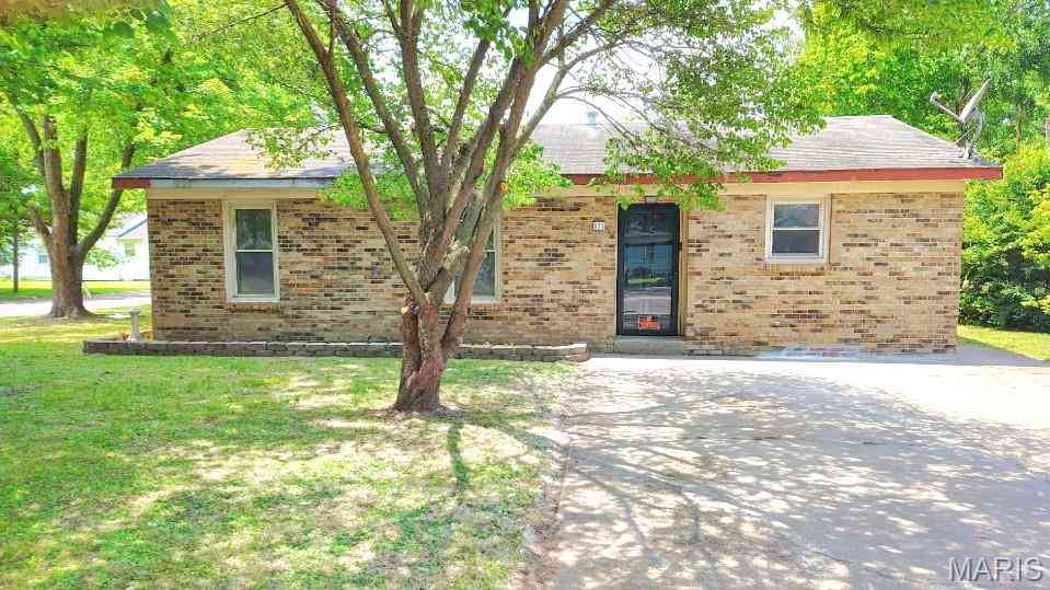 Homes For Sale - 521 S 6th Street<br/> Charleston, MO 63834
