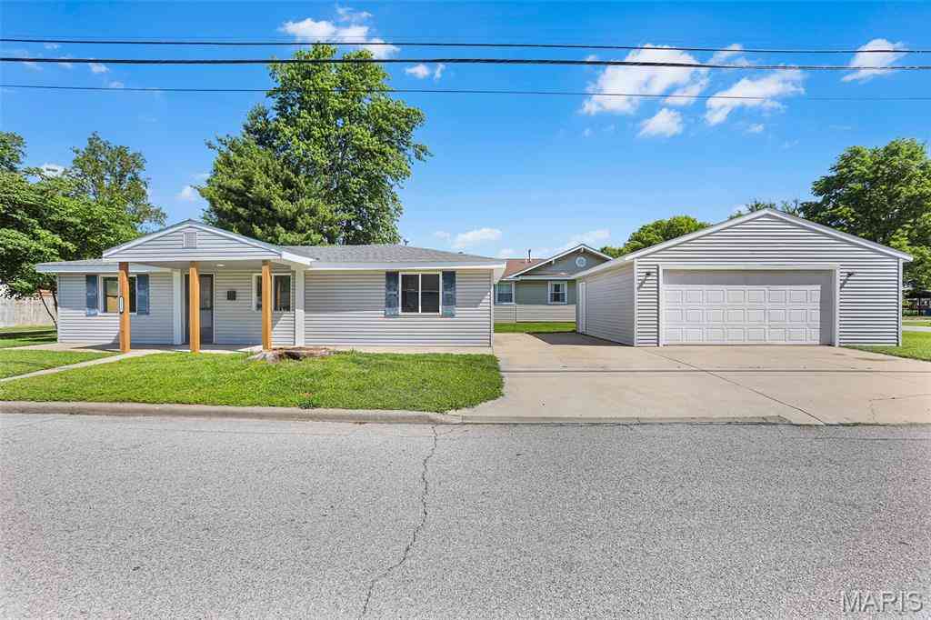 Homes For Sale - 1323 Lewis Avenue<br/> Wood River, IL 62095