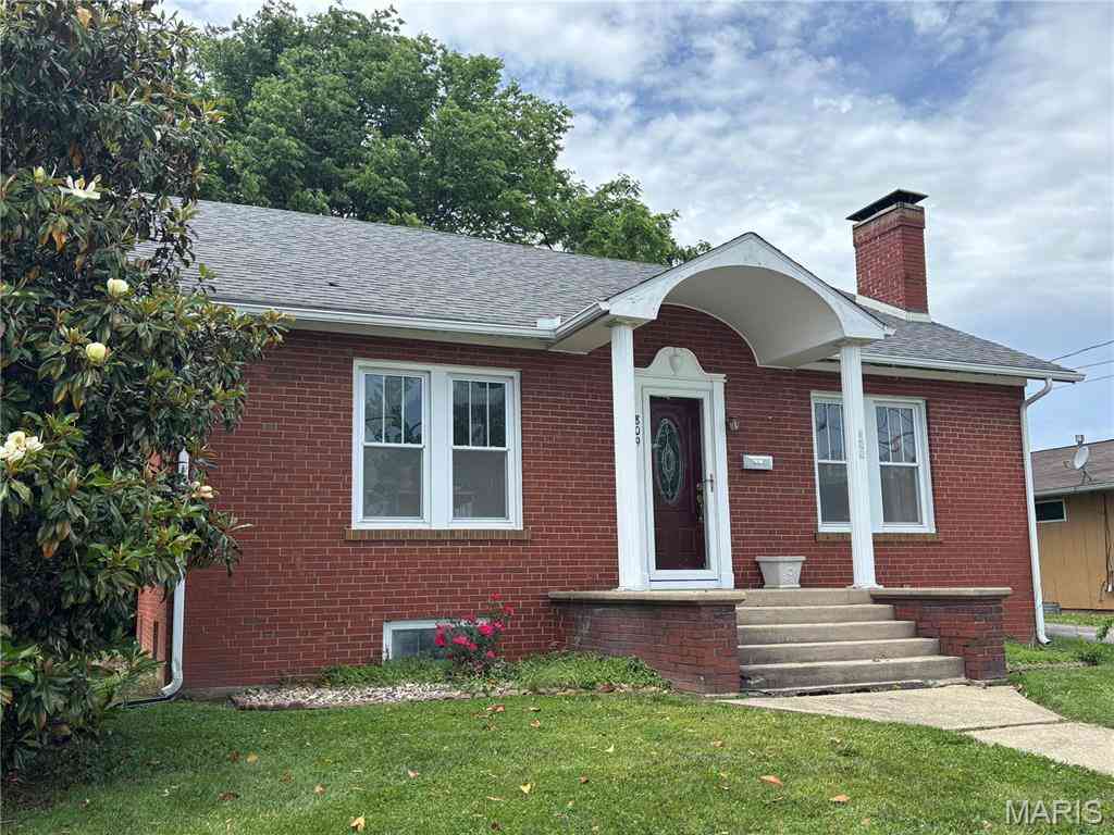 Homes For Sale - 809 S Third Street<br/> Bond County, Greenville, IL 62246