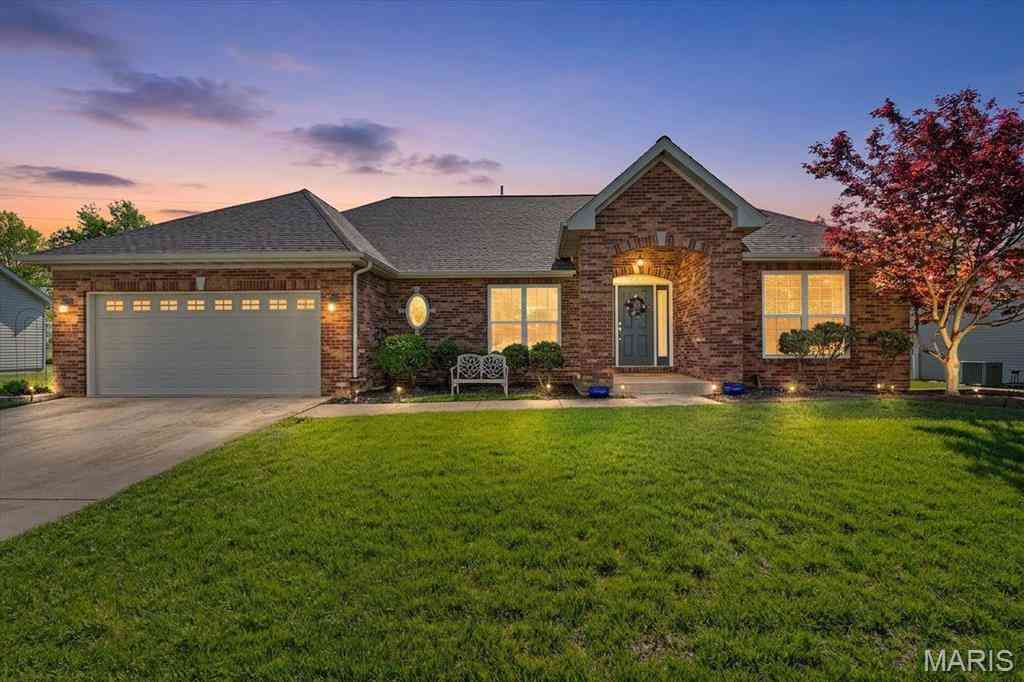Homes For Sale - 928 Saint Nicholas Drive<br/> Saint Clair County, O'Fallon, IL 62269
