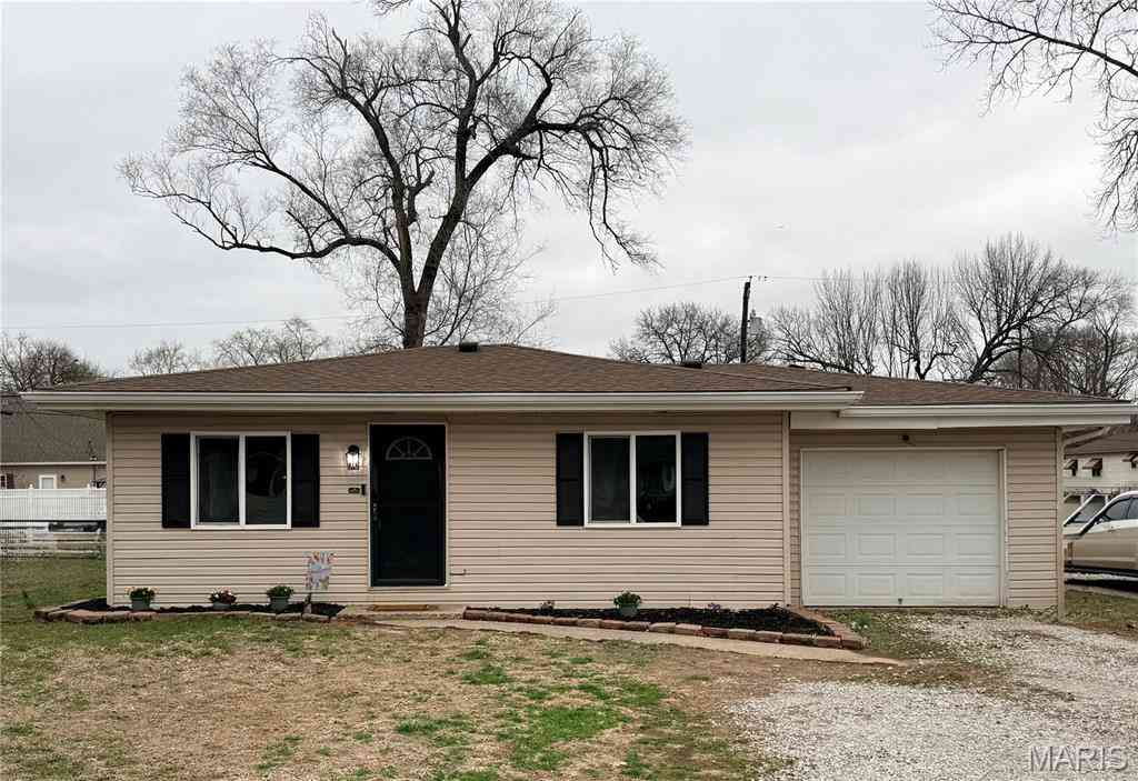 Homes For Sale - 315 Pershing Avenue<br/> Wood River, IL 62095