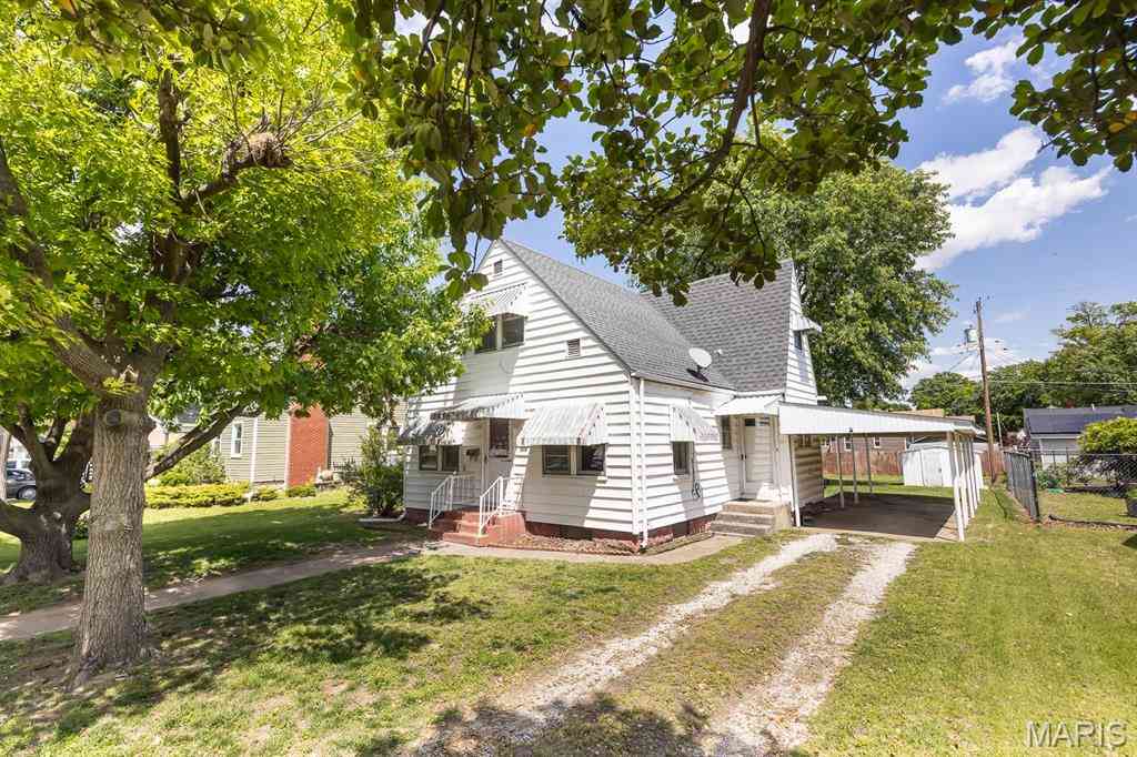 Homes For Sale - 509 Tipton Avenue<br/> Wood River, IL 62095