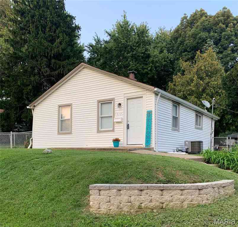 Homes For Sale - 312 Superior Drive<br/> Ferguson, MO 63135
