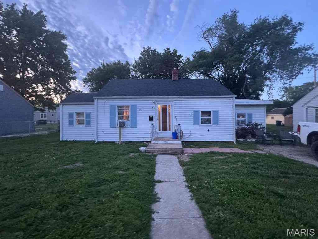 Homes For Sale - 1121 E Lorena Avenue<br/> Wood River, IL 62095