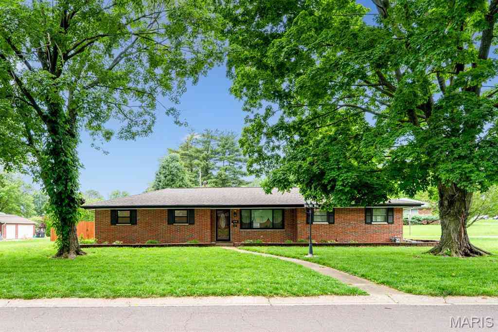 Homes For Sale - 232 Springdale Drive<br/> Saint Clair County, Belleville, IL 62223