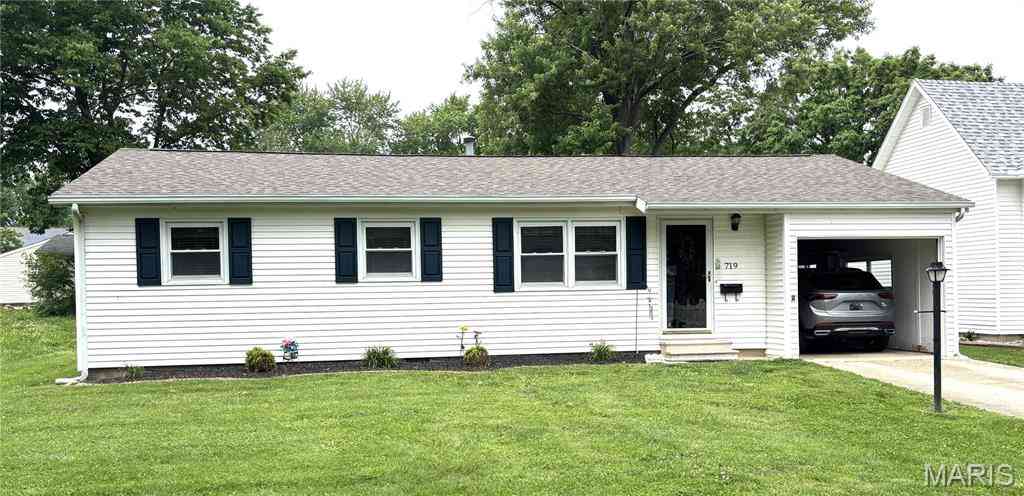 Homes For Sale - 719 Robin Street<br/> Bond County, Greenville, IL 62246
