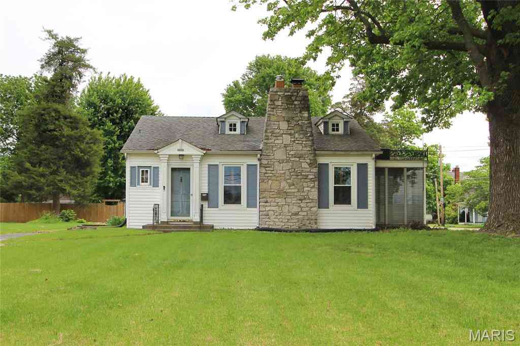 Homes For Sale - 1800 E B Street<br/> Saint Clair County, Belleville, IL 62221