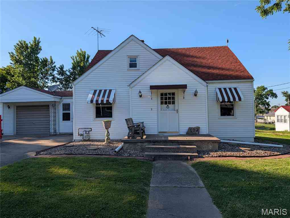 Homes For Sale - 109 W 7th Street<br/> New London, MO 63459