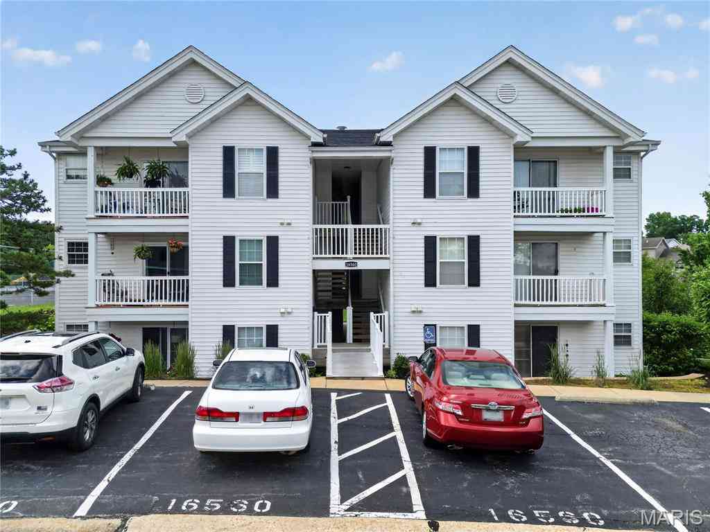 Condo For Sale - 16560 Victoria Crossing Drive #J<br/> Grover, MO 63040