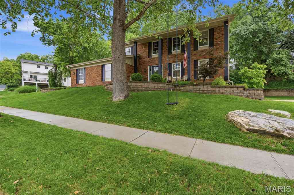 Homes For Sale - 2730 Diamond Ridge Lane<br/> Des Peres, MO 63131