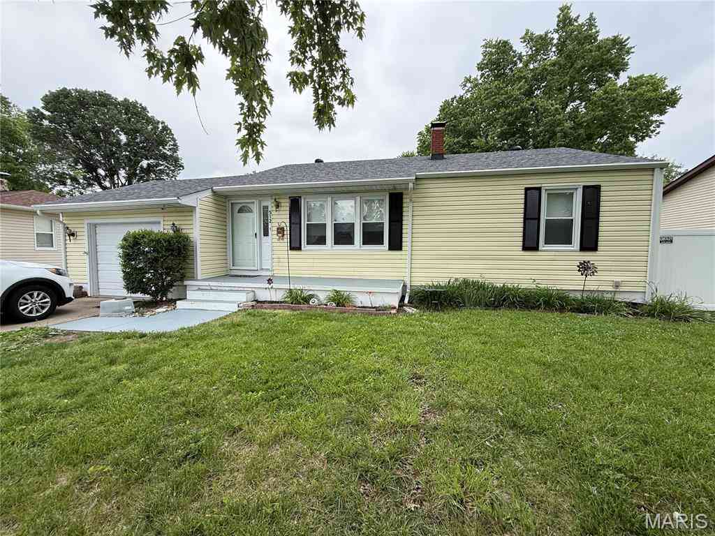 Homes For Sale - 512 E Jefferson Street<br/> Saint Clair County, O'Fallon, IL 62269