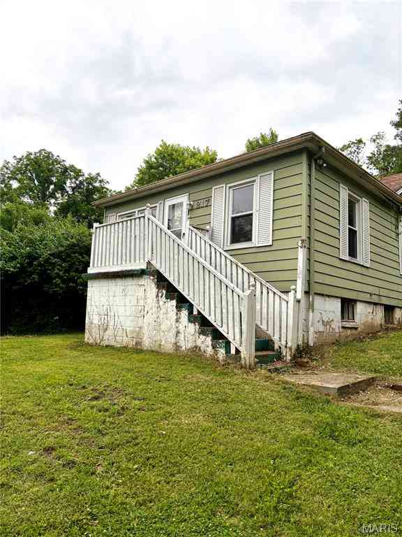 Homes For Sale - 217 Center Drive<br/> Saint Clair County, Caseyville, IL 62232