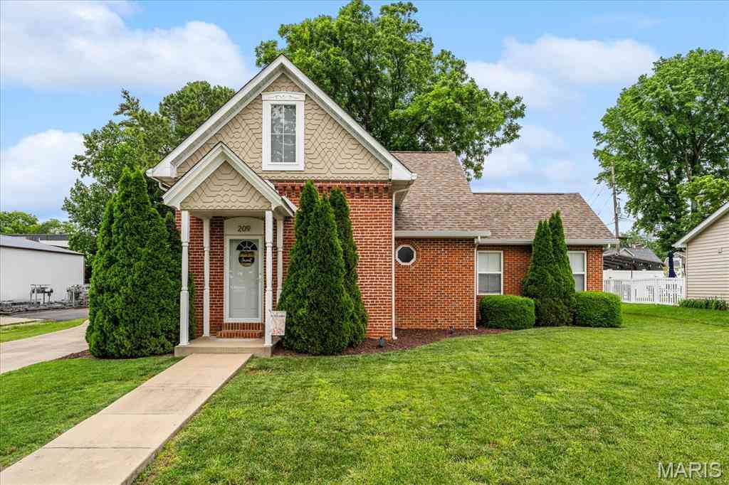 Homes For Sale - 209 E Madison<br/> Saint Clair County, Millstadt, IL 62260