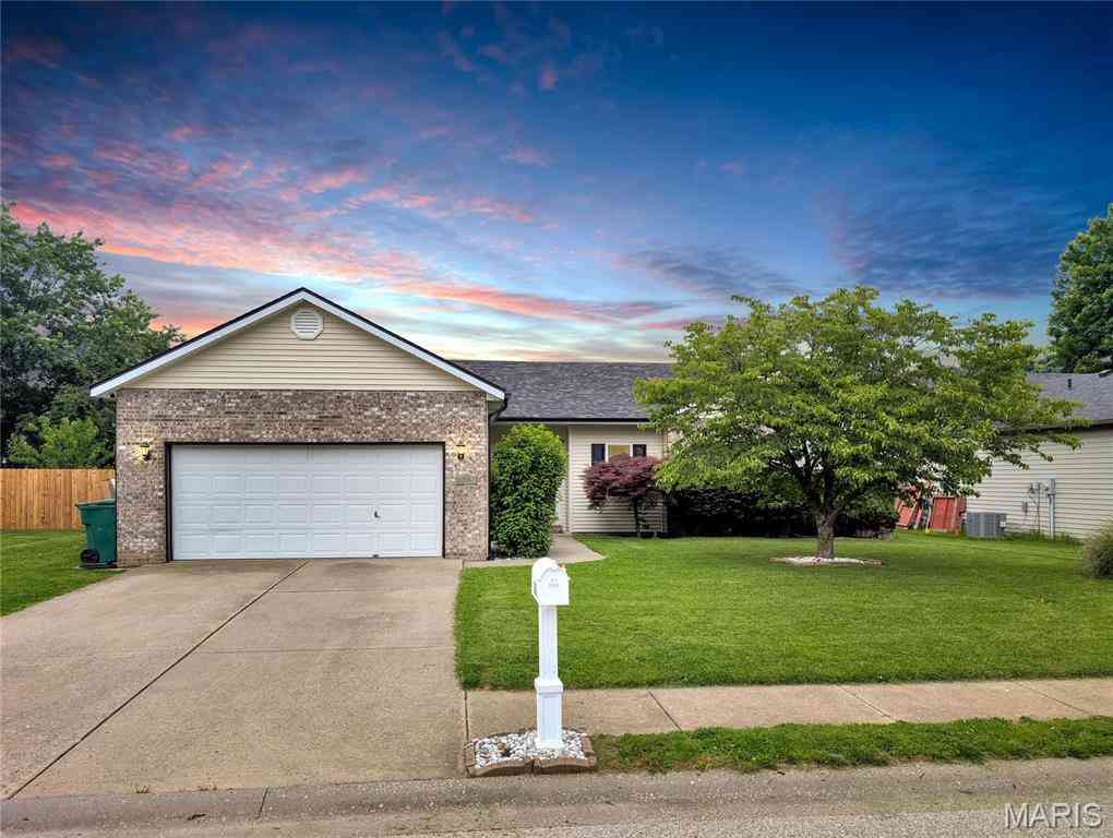 Homes For Sale - 806 Emerald Green Drive<br/> Saint Clair County, O'Fallon, IL 62269