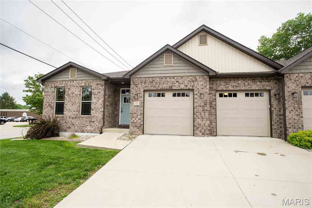 Condo For Sale - 132 E Locust Street<br/> Columbia, IL 62236