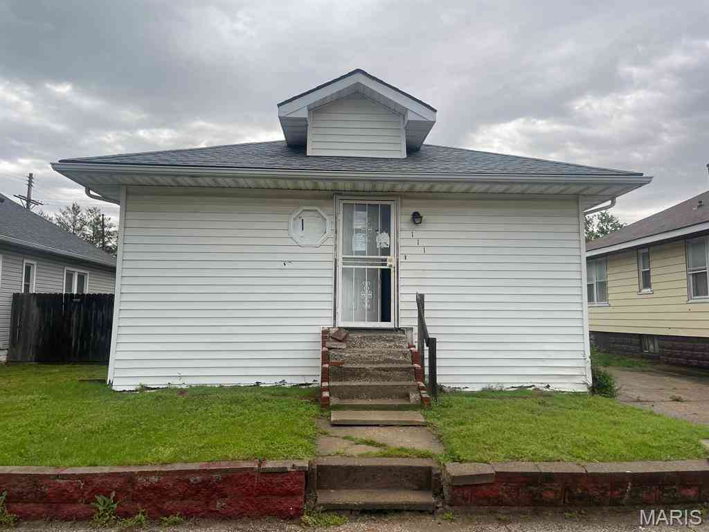 Homes For Sale - 111 Kingshighway<br/> East Alton, IL 62024