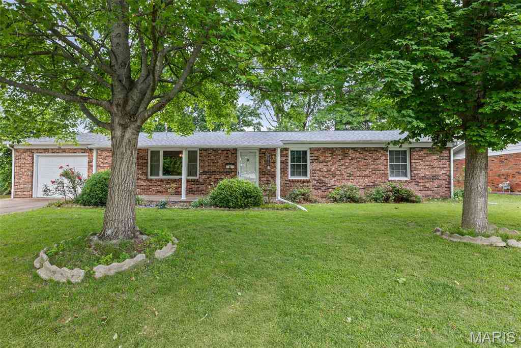Homes For Sale - 206 Joan Drive<br/> Saint Clair County, Marissa, IL 62257