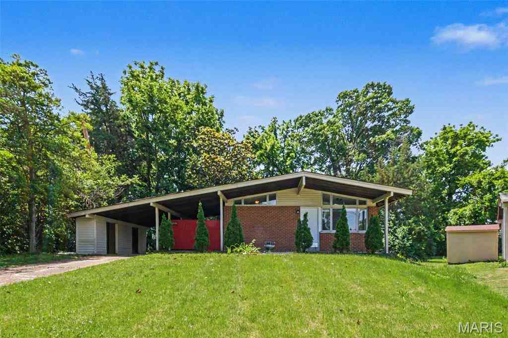 Homes For Sale - 985 Belmont Terrace<br/> Florissant, MO 63033